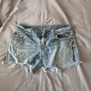 american eagle. they are supposed to be very short and torn. very cute on!